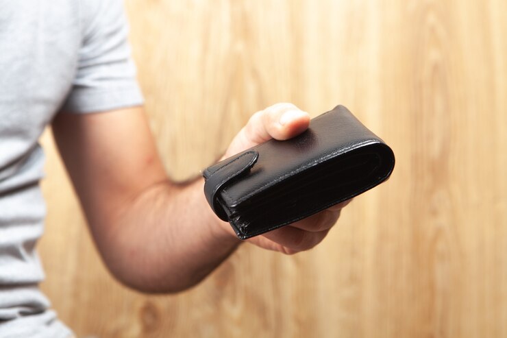 The Definitive Guide to Choosing Men’s Leather Wallets